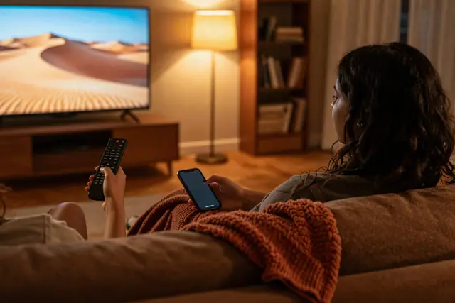 A family watching OpenTivi on the living-room television